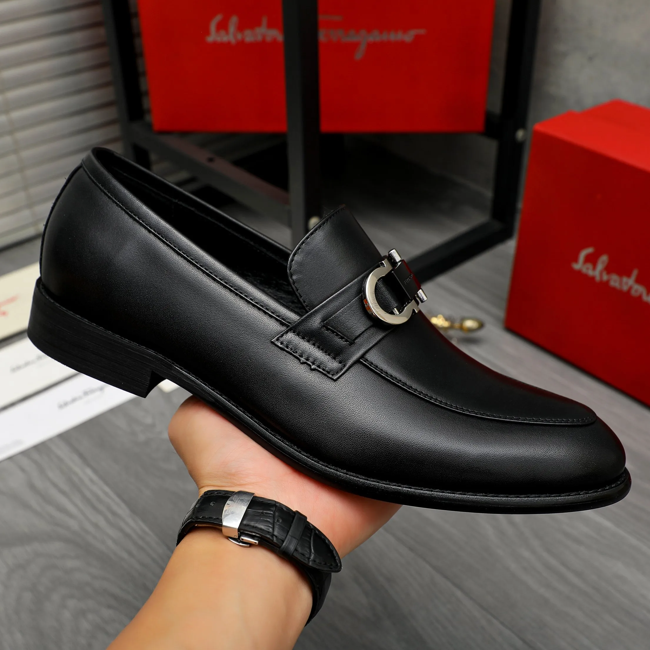 Men's shoes 💰420 Product trademark: Ferragamo " Ferragamo ] Business slip-on leather shoes Regular size: 39-45 (38.46 custom-made, non-refundable) Product materials: Selected high-quality cowhide upper, sheepskin lining, original rubber outsole